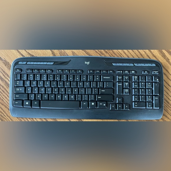 Logitech MK320 Wireless Keyboard - Picture 2 of 5